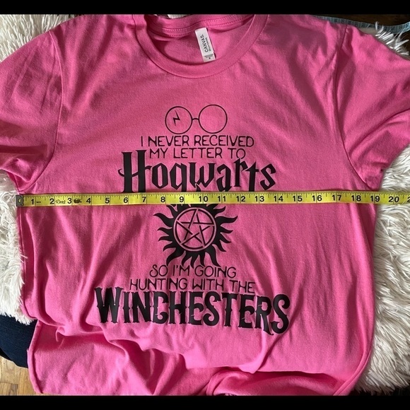 Hogwarts/ Winchester T-shirt. Size Medium - Picture 3 of 5